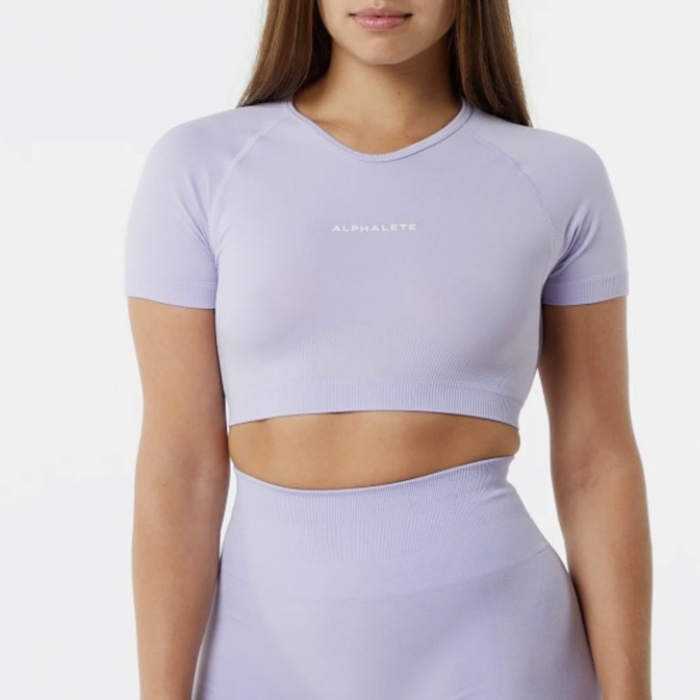 Alphalete Amplify Short Sleeve Crop Misty Lilac